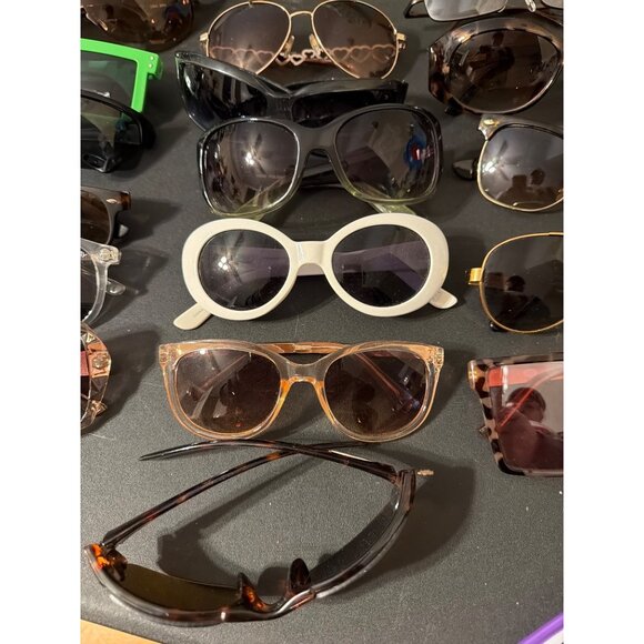 Lot Of 18 Fashion Sunglasses Assorted Styles Colors Quay Tory Burch Foster Grant - Picture 3 of 4